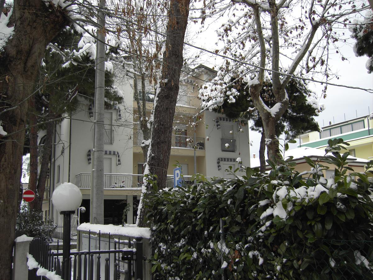 רימיני Residence Monaco Appartamenti מראה חיצוני תמונה
